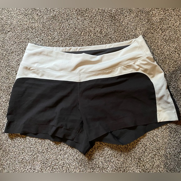 Arc’teryx sport shorts. Women’s medium - Picture 2 of 3